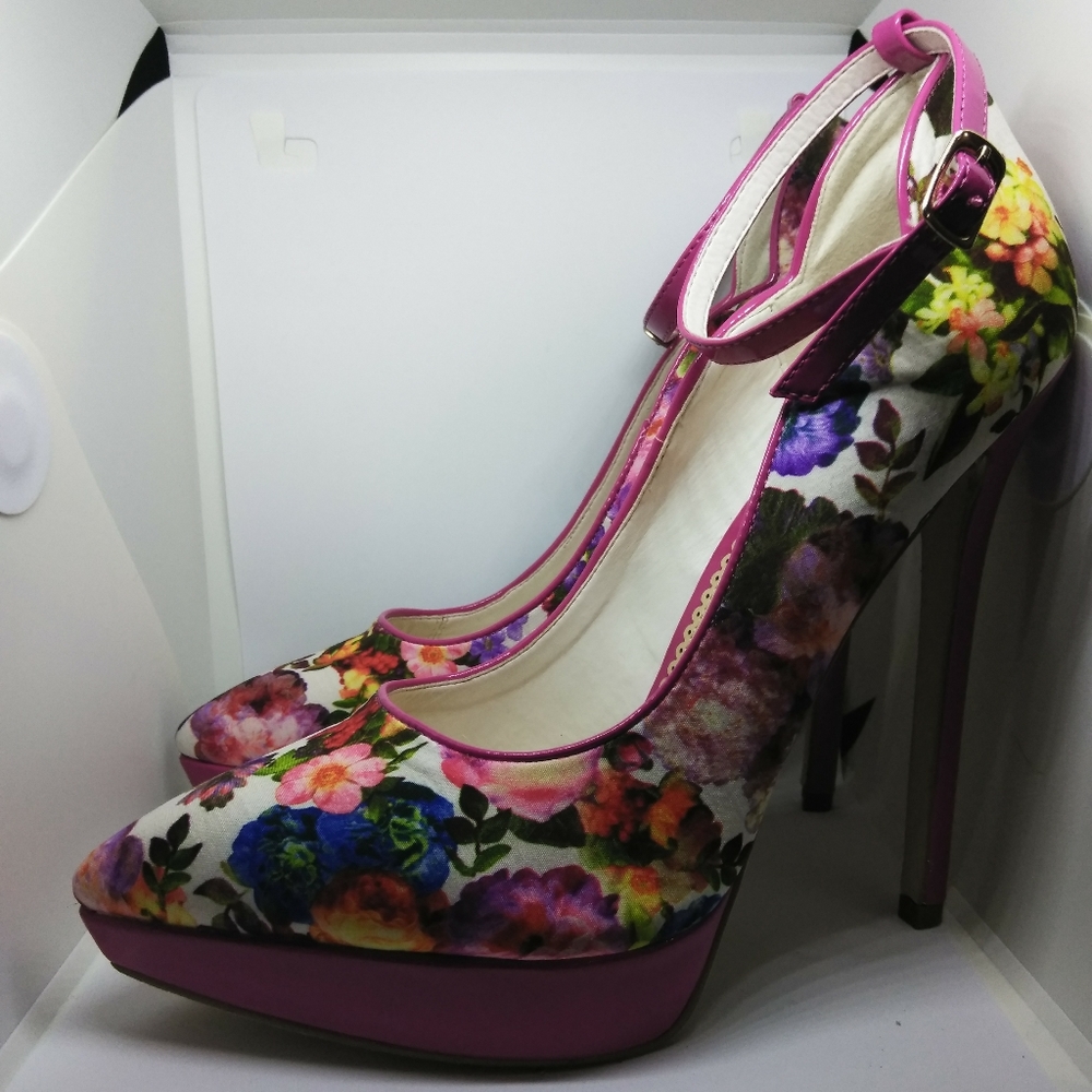 MADISON By SHOEDAZZLE Mary Janes - Picture 4 of 8